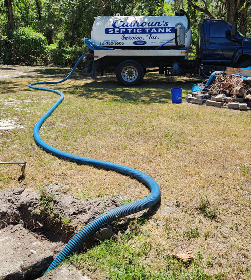 Pumping out a septic tank